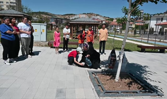 Yozgat'ta sokak hayvanları için parklara su ve mama bırakıldı