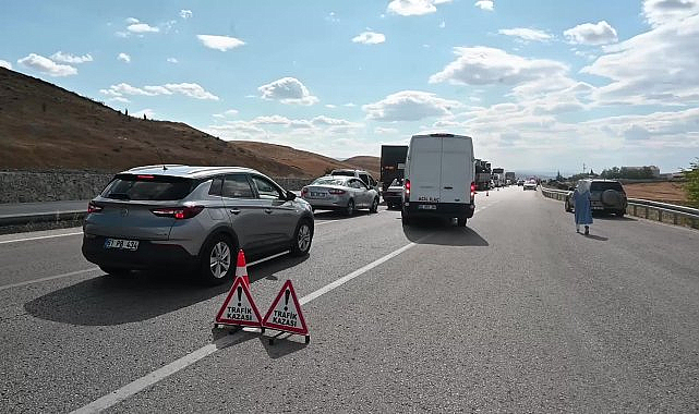Yozgat'ta kamyonla otomobil çarpıştı: Üç ölü, iki yaralı
