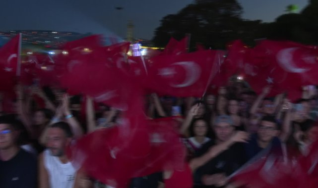 94. İzmir Enternasyonal Fuarı'nda 30 Ağustos'a yakışan gece