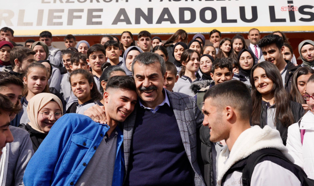 Bakan Tekin'den üniversiteyi kazanan öğrencilere tebrik mesajı