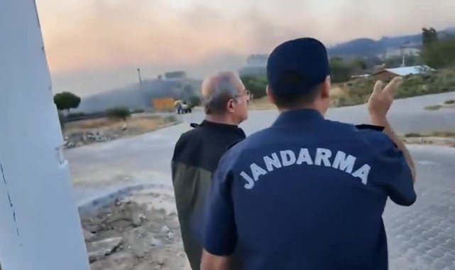 Çanakkale Valisi Ömer Toraman, yangınla mücadele çalışmalarını yerinde takip etti