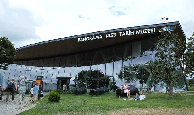 "Gelenekselin İzinde İstanbul" sergisi, Panorama 1453 Tarih Müzesi'nde ziyarete açıldı
