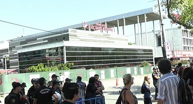 Geri gönderme merkezine sevk edilen Nana için toplandılar: "Nana'yı derhal serbest bırakın" 