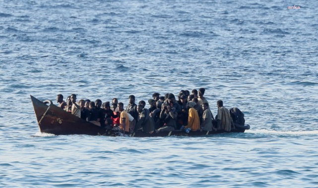 İtalya'nın Lampedusa adası açıklarında batan teknelerdeki en az 20 göçmen hayatını kaybetti