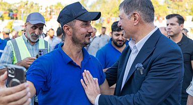 İzmir Büyükşehir Belediye Başkanı Tugay Kültürpark Göl Gazinosu'nu işçilerle açtı