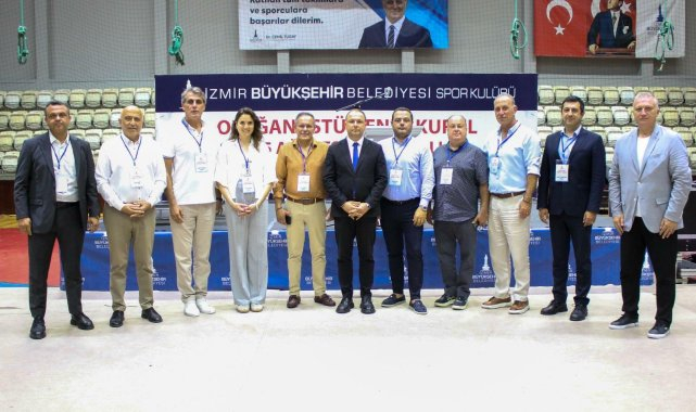 İzmir Büyükşehir Spor Kulübü yönetiminde bayrak değişimi