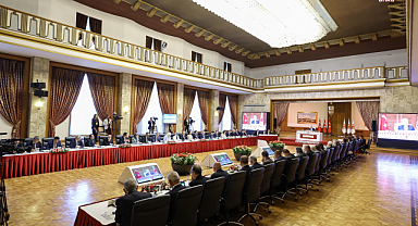 Komisyonun ilk toplantısında Murat Emir: Komisyon bugün dağılmadan güven artırıcı önlemler açıklayalım, kayyım uygulamalarından vazgeçilmesi için çağrıda bulunalım