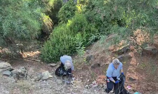 Marmaris karayolunda temizlik: 150 torba atık toplandı