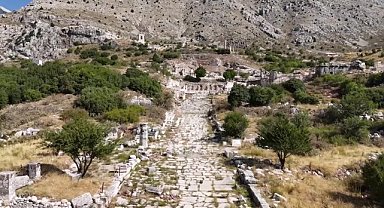 Türkiye'nin üçüncü büyük odeonu Sagalasos'ta gün yüzüne çıkıyor