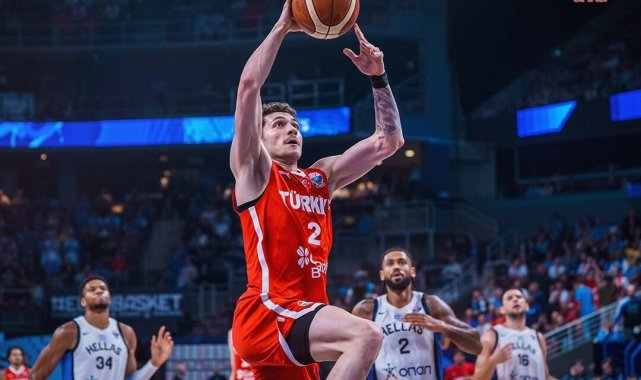A Milli Erkek Basketbol Takımı, Yunanistan'ı 94-68 yenerek adını finale yazdırdı