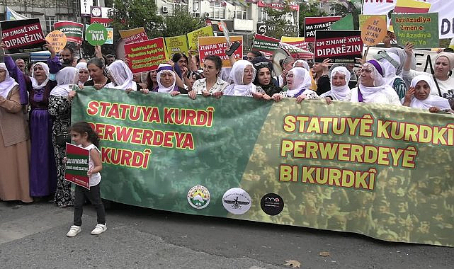 Anadilde eğitim ve Kürtçe'nin yasal statüsü için yürüdüler