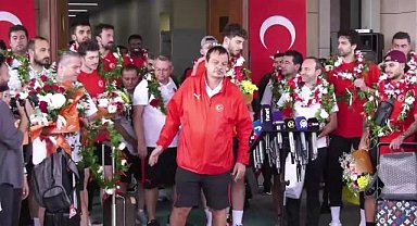 Avrupa ikincisi 12 dev adam havalimanında karşılandı