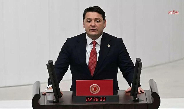 CHP İstanbul Milletvekili Özer'den Bakan Yerlikaya'ya: "CHP İstanbul İl Başkanlığı binasında bulunan siyah tişörtlü kişiler kim?"