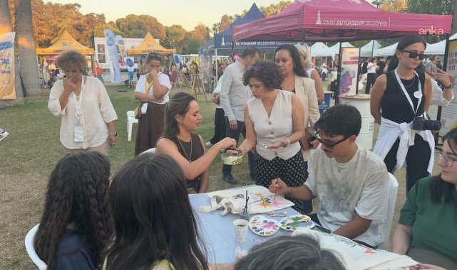 Çocuklar, gençler ve kadınlar İEF'nin tadını çıkarıyor