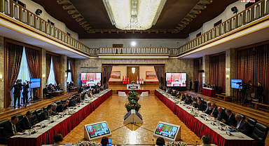 Demokrasi Komisyonu'nda Prof. Dr. Veznedaroğlu: Siyasi tutukluların salıverilmesini sağlayacak yasal tedbirlere infaz kanunuyla başlanabilir