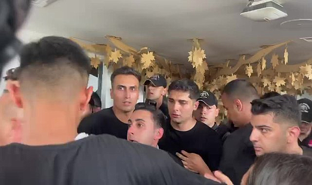 Gürsel Tekin'in polis eşliğinde CHP İstanbul İl Başkanlığı'na girdiği dakikalarda basına ve CHP'lilere sert müdahale
