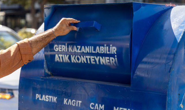 Karşıyaka'da geri dönüşüm hamlesi: 100 noktaya mavi konteyner