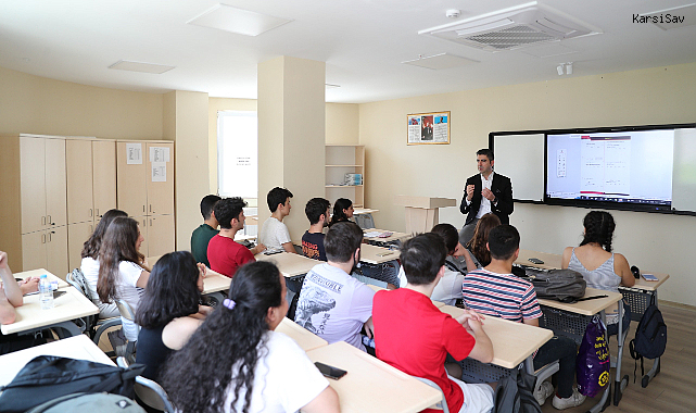 Kartal Akademi'de eğitim alan 115 öğrenci, hayalindeki üniversiteye yerleşti