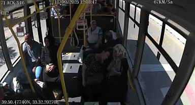 Kırıkkale'de halk otobüsünde fenalaşan kadın ambulansa teslim edildi