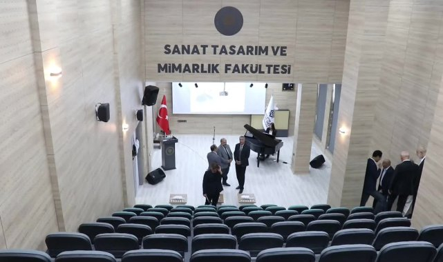 Malatya Turgut Özal Üniversitesi Sanat Tasarım ve Mimarlık Fakültesi Amfisine Kenan Işık'ın adı verildi