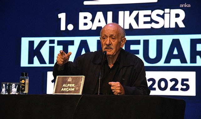 Alper Akçam, 1. Balıkesir Kitap Fuarı'nda okuyucularıyla buluştu