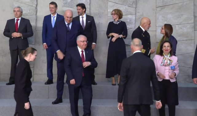 Bakan Güler, NATO Savunma Bakanları Toplantısı'nda aile fotoğrafı çekimi ve imza törenine katıldı