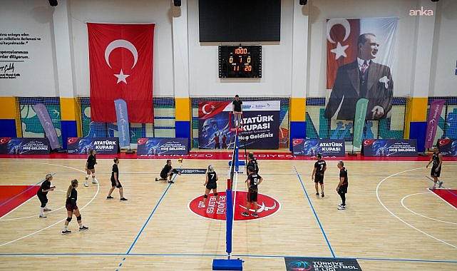 Beylikdüzü Belediyesi'nin düzenlediği "Atatürk Kupası Voleybol Turnuvası" başladı