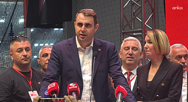 CHP İzmir İl Kongresi'nde konuşmasının ardından yere yığılan Çağatay Güç: Hep beraber başaracağız