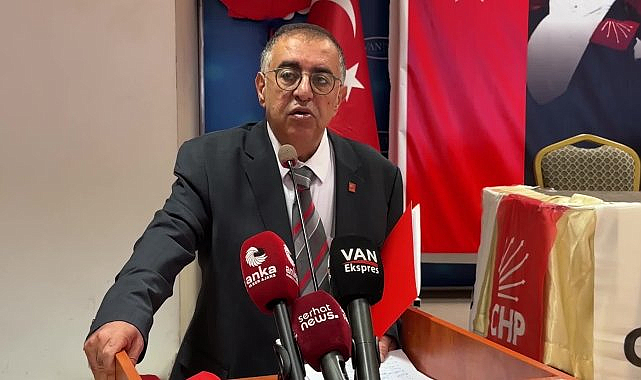 CHP Van 39. Olağan İl Kongresi'nde Seracettin Bedirhanoğlu yeniden il başkanı seçildi
