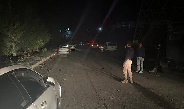 Diyarbakır'da dur ihtarına uymayan otomobil 2'si polis 3 araca çarptı: 7 yaralı