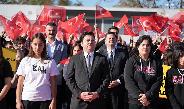 Kadıköy'de 29 Ekim kutlamaları, meşale yakma töreni ile başladı