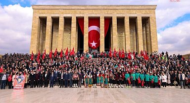 Keçiören Belediye Başkanı Özarslan ve binlerce ilçe sakini, Ata'nın huzuruna çıktı