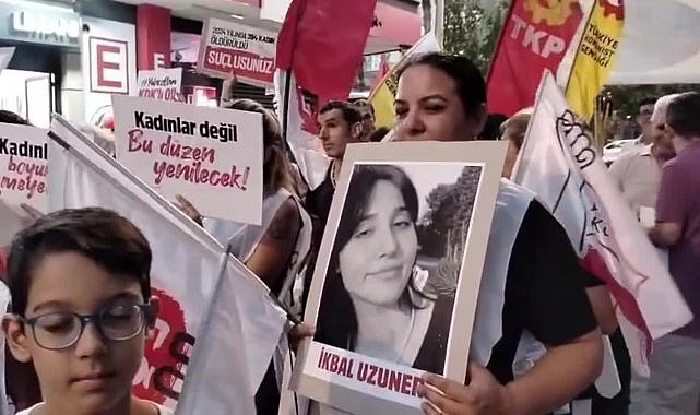 Mersin'de kadın cinayetleri protesto edildi