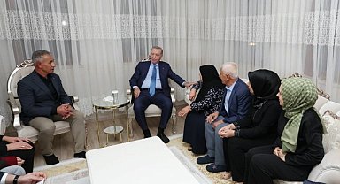 Cumhurbaşkanı Erdoğan, deprem bölgesinde yapımı tamamlanan köy evlerinde Kizir ailesine misafir oldu