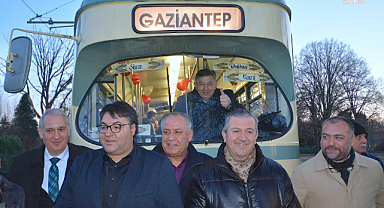 Frankfurt sokaklarında Gaziantep rüzgarı esti, Tramvayda Çiğ Köfte ve Baklava Partisi düzenlendi