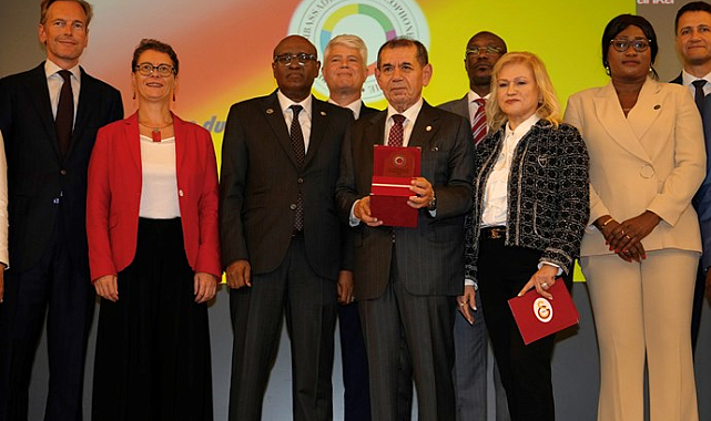 Galatasaray Başkanı Özbek'e 2025 Yılının Frankofon Kişiliği Ödülü verildi