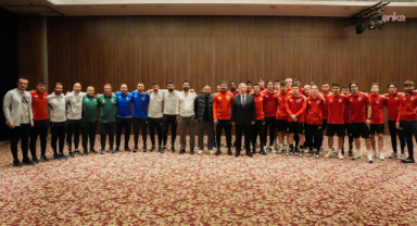 Mansur Yavaş Vanspor kafilesini ziyaret etti