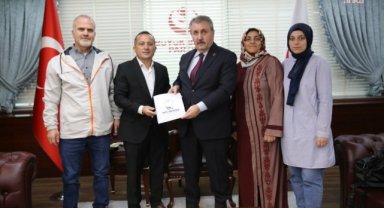 Ücretli Öğretmenler Dayanışma Derneğinden Mustafa Destici'ye ziyaret