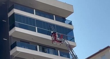 Van'da 7 katlı binanın otopark kısmında araç yangını: 32 kişi dumandan etkilendi