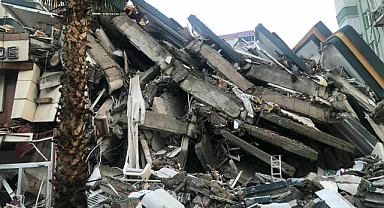 Yıkılan Fazilet Apartmanı davasında kamu görevlisi sanıklar hakkında bilirkişi raporu hazırlanmasına karar verildi