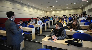 YÖK: Türkiye'de 6,7 milyon yükseköğretim öğrencisi, 187 bin öğretim elemanı bulunuyor