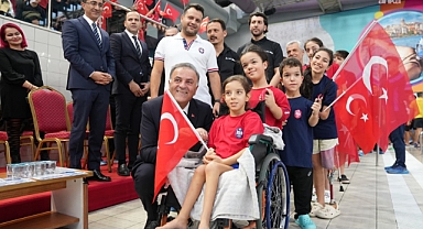 İBB Spor İstanbul, 3 Aralık Dünya Engelliler Günü'nde yüzme etkinliği düzenledi