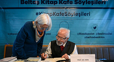 Prof. Dr. Emre Kongar, Beltaş Kitap Kafe’de okurlarıyla buluştu