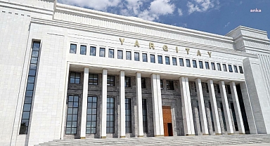 Yargıtay, KHK ile ihraç edilen akademisyen Nuriye Gülmen hakkında verilen 10 yıllık hapis cezası kararını bozdu