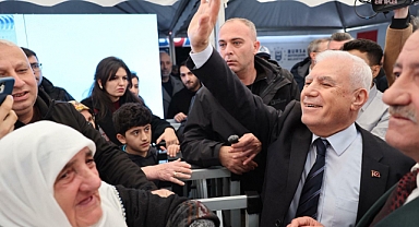 Bursa Büyükşehir Belediye Başkanı Mustafa Bozbey’e darp girişimi