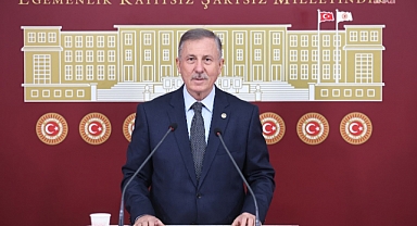 Selçuk Özdağ'dan TUS ücretlerine tepki: Bu bir hizmet bedeli değil, örtülü vergidir