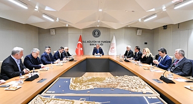 Bakan Ersoy, Türk dizilerine yönelik destek programının detaylarını paylaşmak üzere sektör temsilcileriyle buluştu