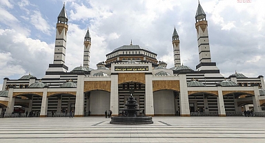 Diyarbakır Valiliği: Teravih sonrası camide 2 din görevlisini darbeden şahıs gözaltına alındı