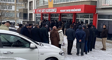 ESK Önünde Et Kuyruğu Büyüyor: Yozgat'ta Ramazan Yoğunluğu