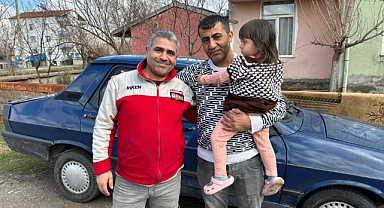 Arabasının dört tekerleği çalınan vatandaşın yardımına hayırsever lastikçi koştu